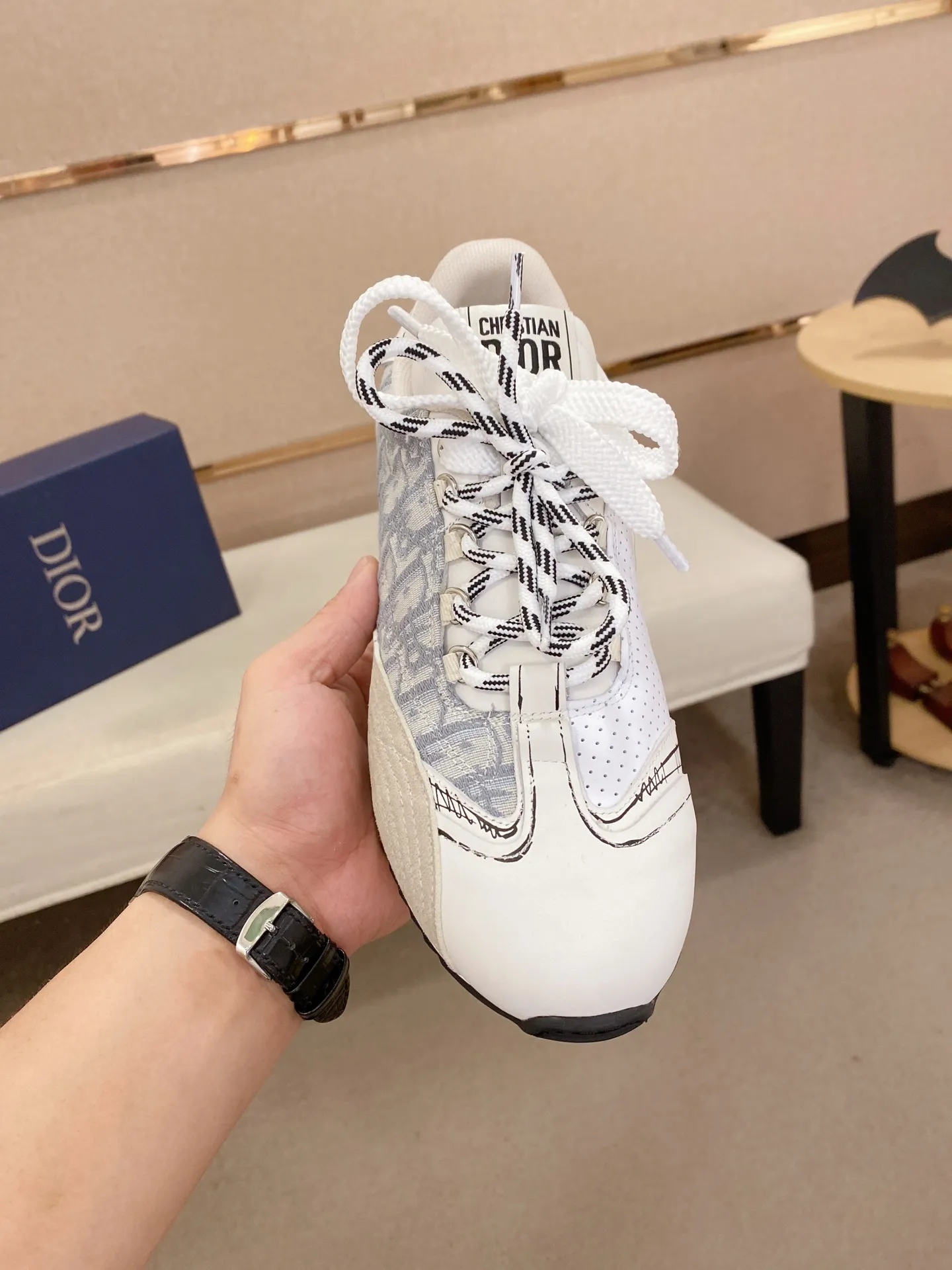 Men's shoes💰: 500💰Couple style💏 [Dior·Dior] New casual sports style men's shoes, new spring and summer design, perfect workmanship, lace-up lazy style to create wardrobe quality, upper: imported first-layer cowhide, mesh breathable lining soft and comfortable, ultra-light TPU wear-resistant outsole, simple, versatile fashion men's shoes, excellent color code number 35--44. (45,46 customized items are not returnable or exchangeable)